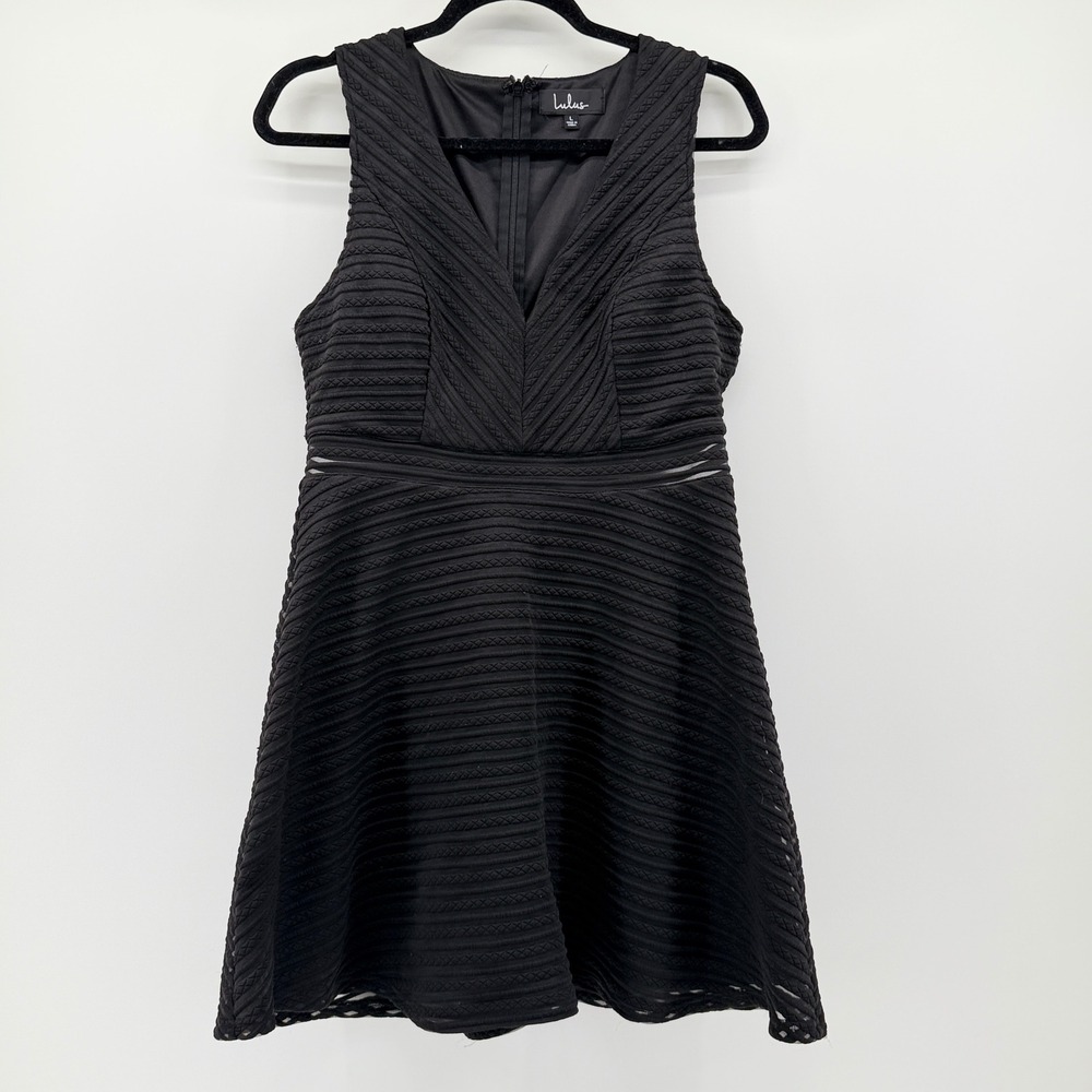 Lulus Black Sleeveless V-Neck Textured Fit and Flare Mini Dress Large LBD